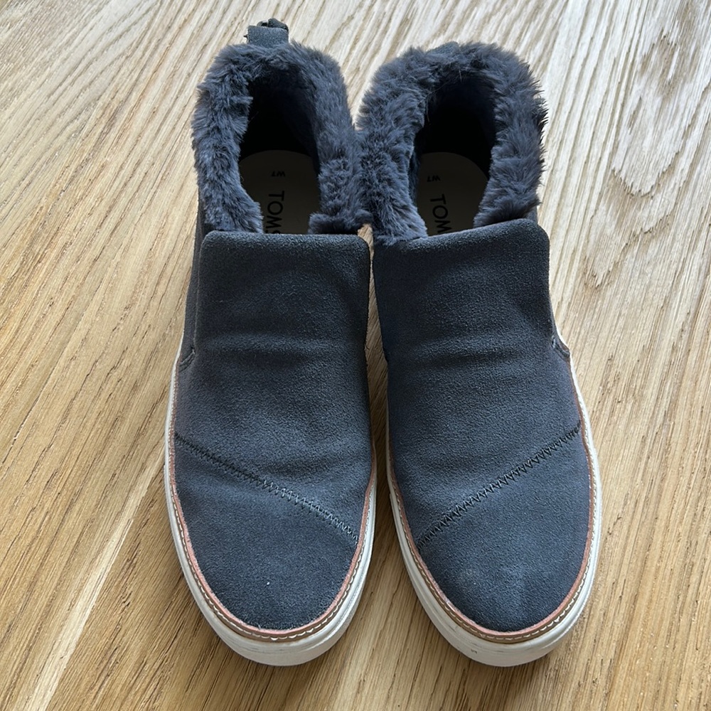 Lightly worn Toms slip on ankle boot with faux fur